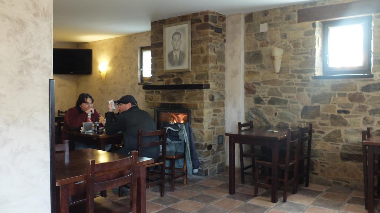 Hotel Rural La Casa Del Peregrino El Acebo de San Miguel Ngoại thất bức ảnh