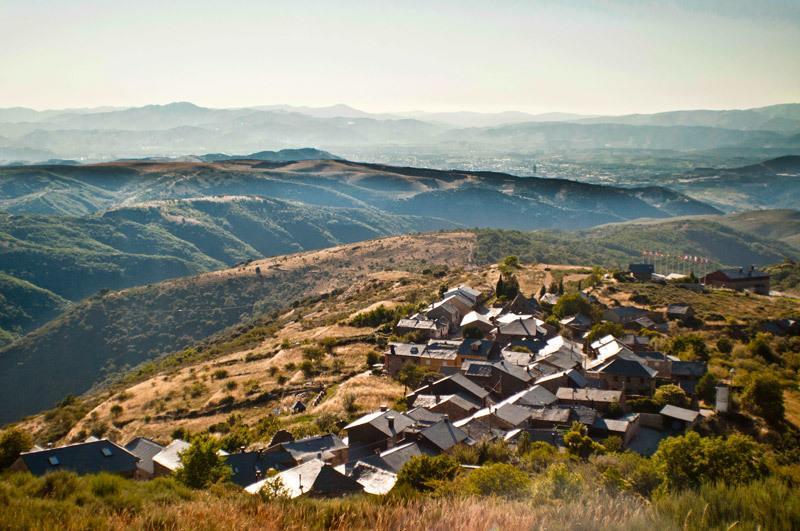 Hotel Rural La Casa Del Peregrino El Acebo de San Miguel Ngoại thất bức ảnh
